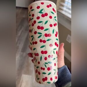 BNWT Sold Out Exclusive Cherries 🍒 40 oz